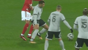 足球投注-名宿评姆巴佩争议犯规：作为场上队长不应如此